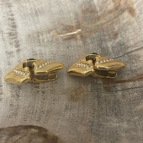 Swarovski Swan Green Emerald Clip-On Earrings - Picture 6 of 6